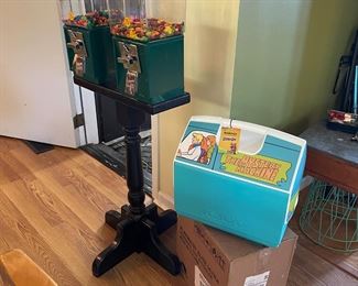 Northwestern double candy machine, Scooby-Doo NIB Igloo cooler