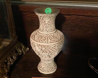 D5 - $10 Ivory Dynasty Vase. 