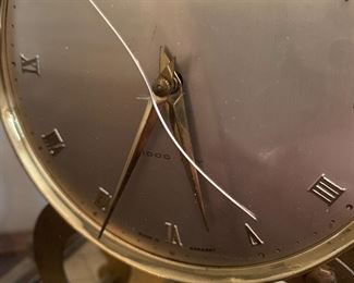D18 - Schatz mantle clock. Plexiglass case is cracked.