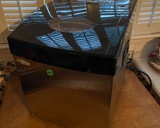 K2 - $60. Mr. Freeze countertop Ice Maker. 