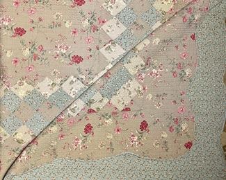 84" X 92" Machine Stitched Floral Scalloped Edge Quilt