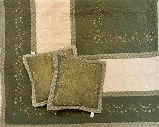 JC Penney Home Collection Cotton King Size Quilt With 2 Matching Pillows