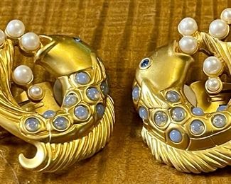 Avon Elizabeth Taylor Gold Tone Sea Shimmers Koi Fish Clip On Earrings With Moonstone And Faux Pearls
