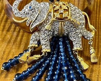 Avon Elizabeth Taylor Gold Tone Elephant Walk Pin Brooch 