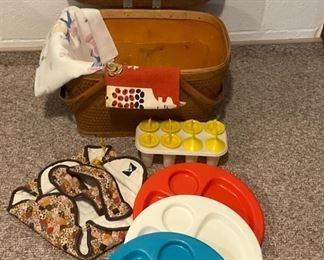 Picnic Basket With The Amazing Three Fiber Towel