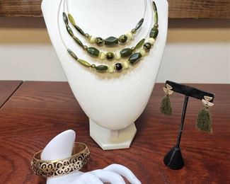 Strand Green Necklace Bracelet Earrings
