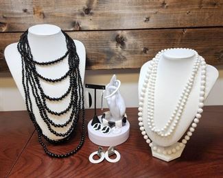 White Black Jewelry For The Win