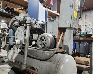 Ingersol Rand  30 gallon Air compressor