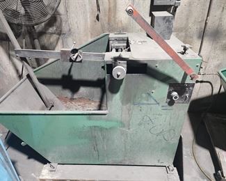 Dual side grinder for carbide saws