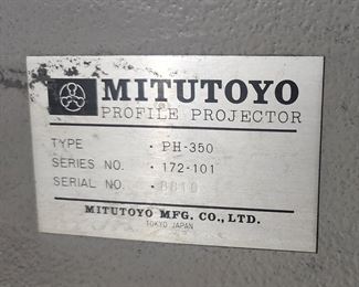 Mitutoyo profile projector