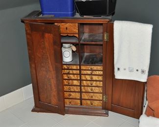 DSC 0125   small cabinet