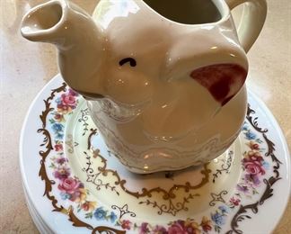 1940s Shawnee Pottery Elephant Creamer/Pitcher