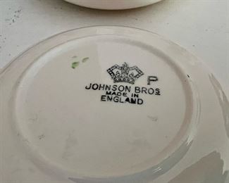 Set of 4 Johnson Brothers Decorative Plates