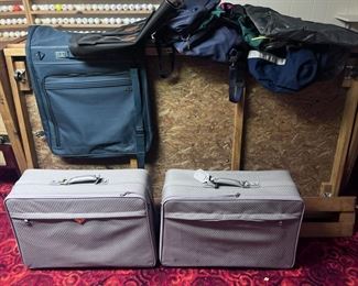 Luggage And Garmant Wear Lot