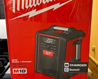 Milwaukee M-18 Radio +Charger