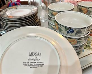 Mikes Intaglio Dinnerware Set - Garden Harvest - CAC29