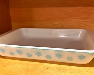 Snowflake Pyrex Baking Pan