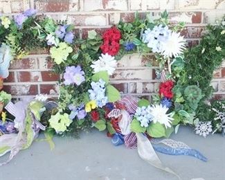 20 - Lot of 4 Assorted Wreathes 18" round
