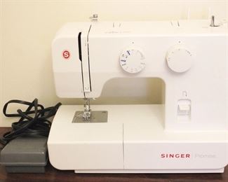 70 - Singer Sewing Machine 14" x 6.5" x 12"

