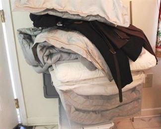 134 - Lot of Assorted Linens
