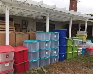 Dozens of totes in all sizes