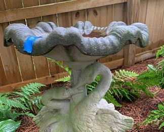swan bird bath