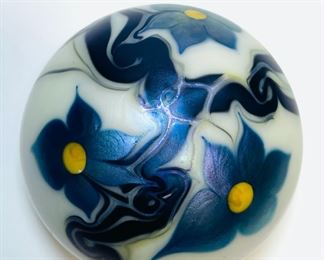 AMERICAN ART GLASS PAPERWEIGHT ORIENT AND FLUME IRIDESCENT FLOWERS
