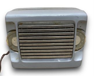 Zenith Portable AM Tube Radio Model: L403
