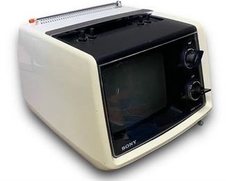 Vintage Mod mid Century Modern Sony Portable 7Ó TV Model: TV-770 ac and battery
