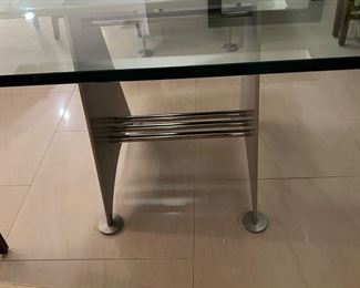 closer shot of dining table base