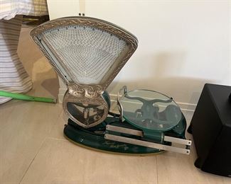 National Store Specialty Co. Scale
10 lb
Approximately 25" tall x 29" long x 11.5" wide