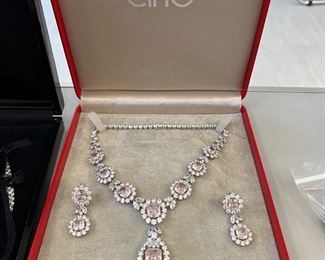 Fabulous Red Carpet Suite with removable drops