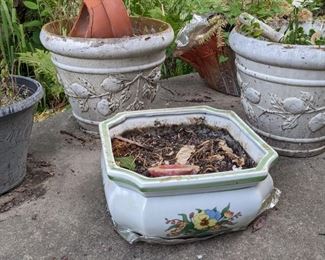 Miscellaneous flower pots
