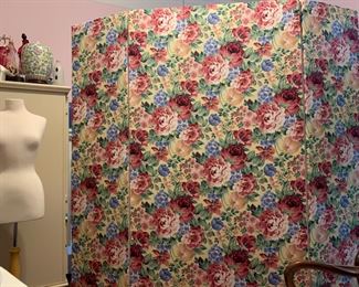 Fabric room divider/backdrop on wheels