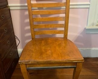 Klaussner Goods chair