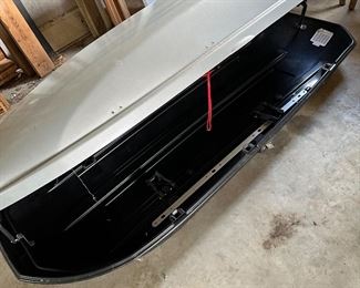 Car roof storage 