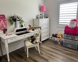 SO Sweet! Desk and chair with matching dresser
