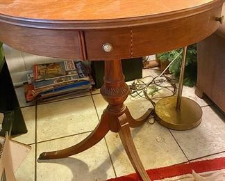 Mersman Furniture Traditional Style 26 Round Accent Table