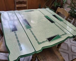 Nice green enamel, table with 4 chairs opened up