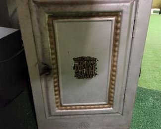 Vintage bread and cake box