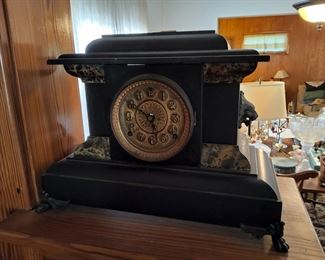 Mantel clock