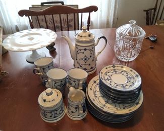 Cake stand, blue dishes