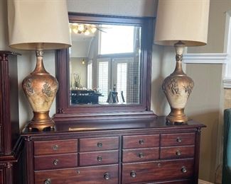 Bedroom chest of drawers with mirror 