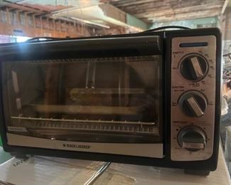BLACK & DECKER TOASTER OVEN