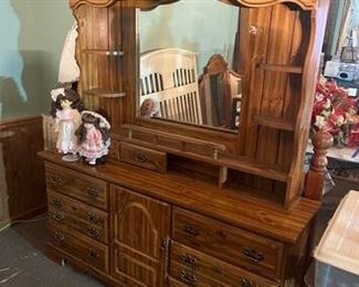 DRESSER  W/MIRROR
