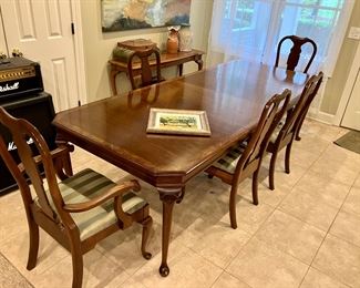 Queen Anne dining table with 2 leaves and 5 chairs
