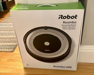 New iRobot Roomba 690
