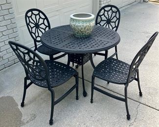 Summer Classics patio set
