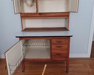 Inside American Cabinet