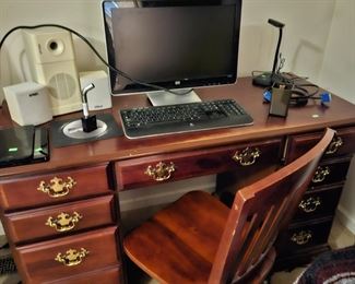 CHERRY DESK / CHAIR